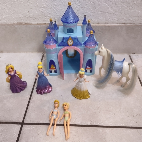 Cinderella 2009 royal magic clips Mattel castle w/ 5 dolls Polly pocket & horse - Picture 2 of 6